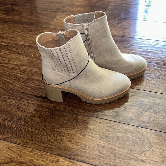 Women's Katrina Platform Boots - Universal Thread NWT - Picture 6 of 7